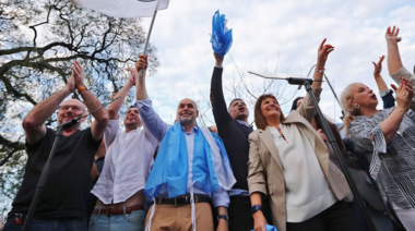 En un multitudinario acto, Patricia Bullrich llamó a votar por Juntos por el Cambio "para terminar con el kirchnerismo"