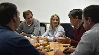 Garro recibió a vecinos de Gambier: "Como municipio estamos trabajando muy fuerte en la prevención del delito"