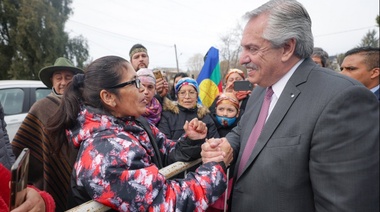 El Presidente recorre la Expoindustria de Moreno y entrega sables a Generales de Fuerzas Federales