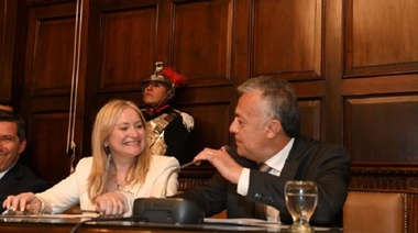 Cornejo afirmó sentirse "honrado" de ser el undécimo gobernador mendocino de la democracia