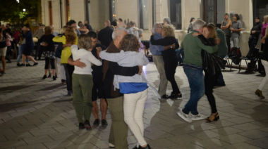 Otra vibrante noche de tango llega al centro cultural Islas Malvinas