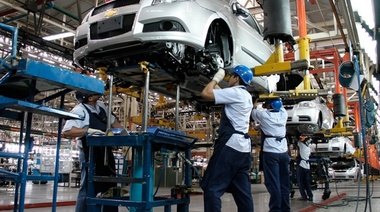 La producción de autos cayó 35,3% interanual en mayo