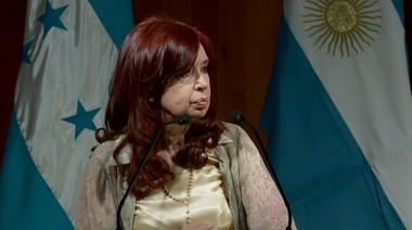 "Del mismo modo que se financiaban golpes militares, se financian golpes judiciales", dijo Cristina