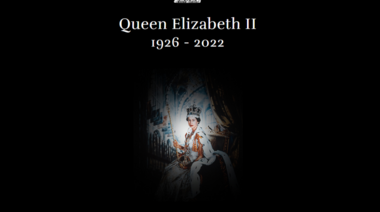 El Palacio de Buckingham se tiñó de luto en su web a la espera de "cambios" tras la muerte de Isabel