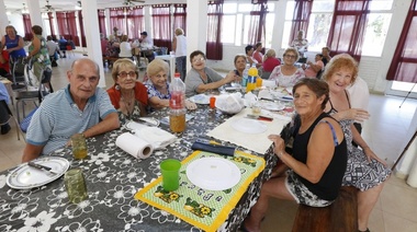 Los mayores ensenadenses disfrutan de la colonia de verano