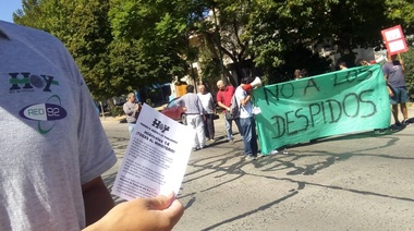 Diario Hoy: Trabajadores siguen luchando por sus fuentes laborales, y la madre de Balcedo no los deja entrar al edificio