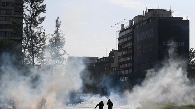 Once muertos y 110 supermercados saqueados durante el estallido de violencia en Chile