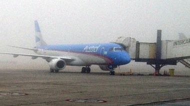 Volvió la niebla y Aeroparque y Ezeiza operan con demoras y cancelaciones