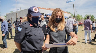 Tolosa Paz en la jura de bomberos y bomberas de El Peligro