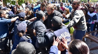 La CTERA convocó para mañana a un paro de 24 hora en repudió a la represión en Chubut