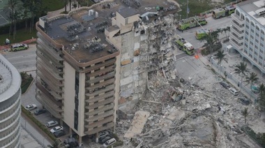 Cuatro personas murieron por el derrumbe parcial del edificio en Surfside