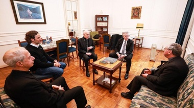 Fernández fue recibido por la Conferencia Episcopal para analizar "la delicada" situación social