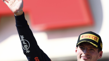 Verstappen gana en Francia con los Mercedes como escoltas