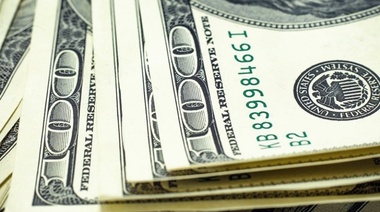 Policías encuentran bolso con 8.000 dólares y lo restituyen a su dueño: Era una indemnización