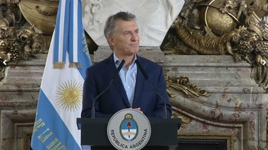 Macri anunció la reducción de 1 de cada 4 cargos y la prohibición de nombrar familiares de ministros en el Gobierno