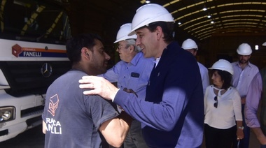 Garro recorrió una fábrica y encabezó la inauguración de un local partidario en Los Hornos