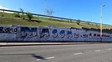 Los “Radicales para la Victoria” salieron con múltiples pintadas Massa presidente,  – Lammens legislador