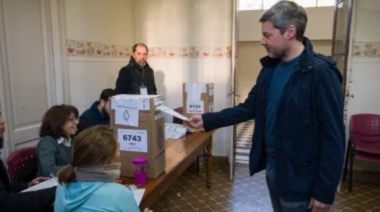 "Estos 40 años de democracia merecen una elección masiva", remarcó Lammens tras emitir su voto