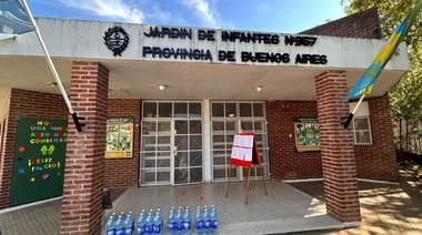 Con un megaoperativo, distribuyen agua en más de 160 escuelas de La Plata