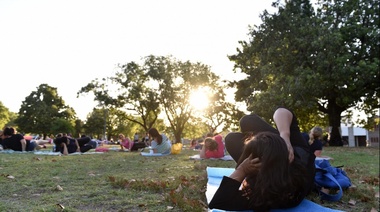 Yoga, funcional, danzas y más: cómo participar de las clases gratuitas en plazas y parques