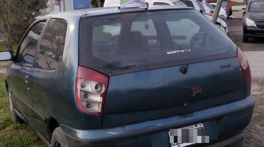 Quiso pasar con un auto robado por retén policial y fue detenido