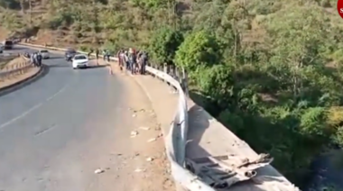 Más de 30 muertos al caer un micro desde un puente en Kenia