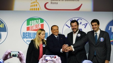 Con candidato confimado, Berlusconi cerró la campaña con promesas contra la "emergencia" de la desocupación juvenil