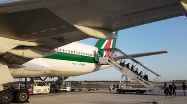 Falleció en pleno vuelo un pasajero de un avión de Alitalia que venía a Buenos Aires