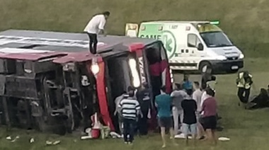 Dos muertos tras el vuelco del micro en la autovía 2