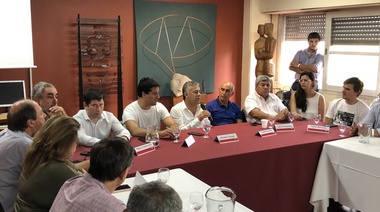Cumbre radical en Mar del Plata: "La provincia es el Talón de Aquiles" del peronismo, dijo Cornejo