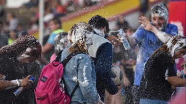 Libre de alcohol: Carnaval de "La Repu" está reuniendo a miles de personas este domingo