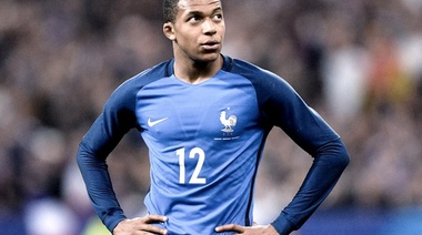 Delantero francés Mbappé dio negativo test de conoravirus, según radio