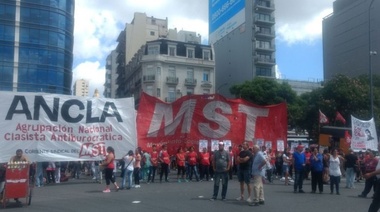 La izquierda fue a la marcha de Moyano, pero se retiraron diciendo que es un "burócrata"