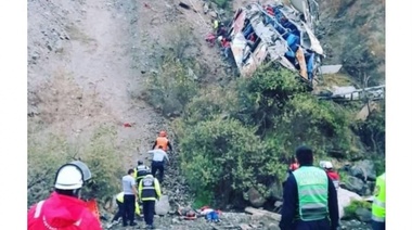 Un ómnibus se despista y cae a un abismo en Perú: hay al menos 26 fallecidos
