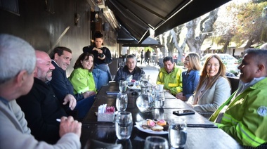 Junto a Vidal, Garro visitó a vecinos asistidos por el SAME municipal y aseguró: "Los platenses ya no estamos solos”