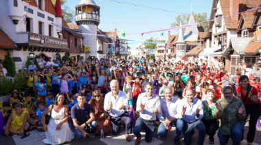 Alak estuvo presente en el cierre de la colonia de verano, que convocó a más de 1400 niños y niñas