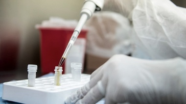 Reanudan los ensayos de la vacuna de la Universidad de Oxford contra el coronavirus