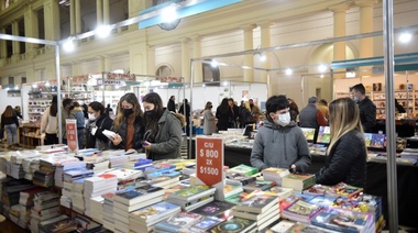Con gran éxito, miles de vecinos disfrutaron la jornada inaugural de la Feria del Libro