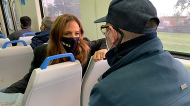 Tolosa Paz viajó en el tren Roca y dialogó con los usuarios: "Podemos mirarlos a los ojos"