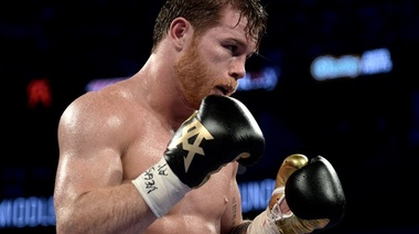 El campeón mundial "Canelo" Álvarez sólo enfrenataría a McGregor con reglas del boxeo