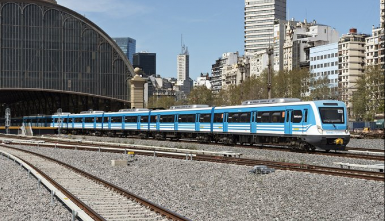 Omar Maturano anunció un paro de trenes para el martes 4 de junio