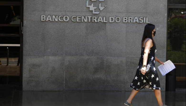 Banco Central de Brasil eleva tasa básica de interés a 14,25% anual