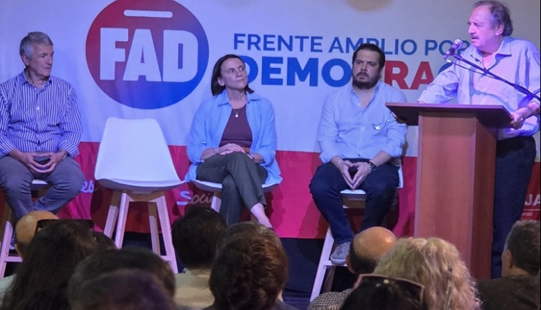 Alfonsín va por el voto radical en las próximas elecciones y lanzó su candidatura a diputado acompañado de progresistas