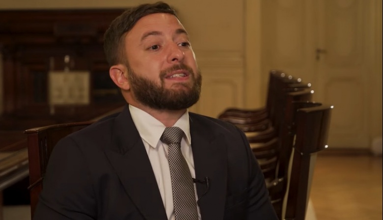 Acusaron a Agustín Laje de cobrar 50 mil dólares por el video del 24M y Javier Milei salió al cruce