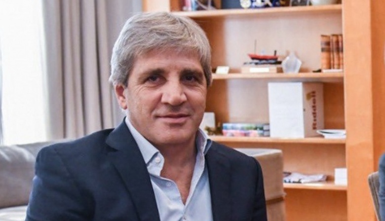 Luis Caputo anticipó una etapa de “transición” del régimen cambiario ...