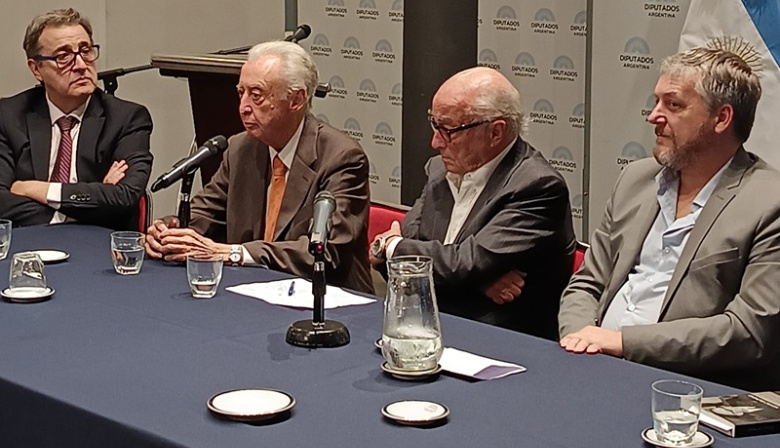 Recordaron en el Congreso la figura del presidente Frondizi