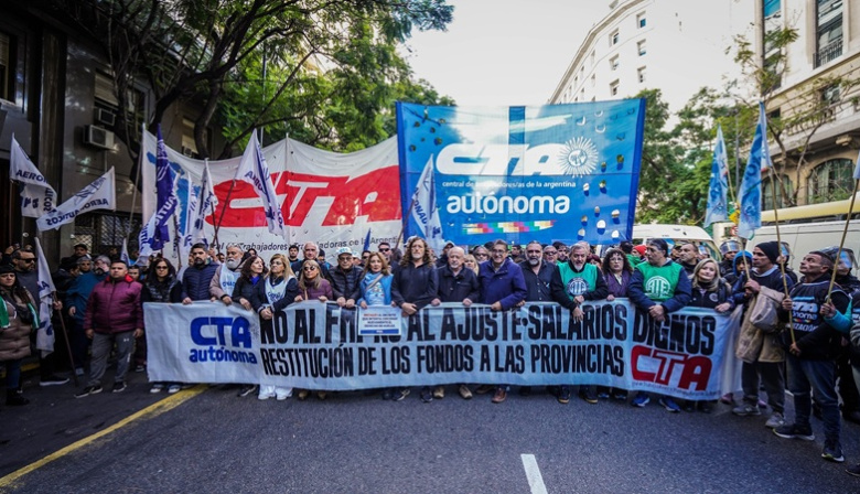 Jornada Nacional de Lucha: Masiva movilizaron multisectorial "contra el ajuste" del gobierno de Milei
