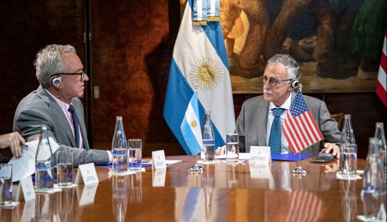 El ministro Mario Lugones mantuvo un encuentro con su par de Estados Unidos, Robert F. Kennedy Jr.