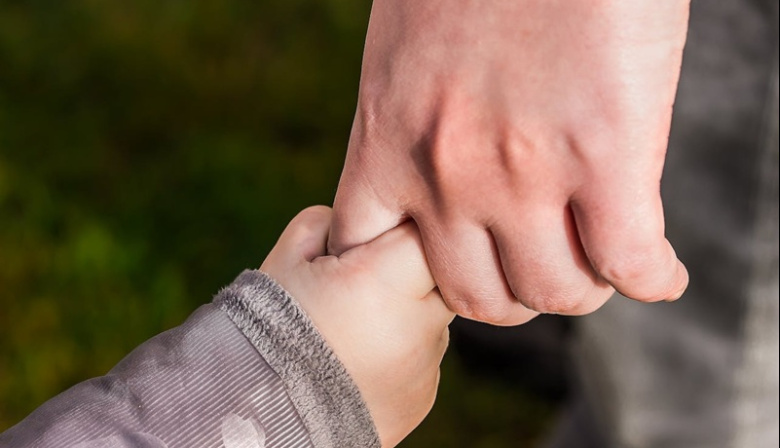 Convocan a familias platenses a brindar cuidado temporal a niños en situación de vulnerabilidad