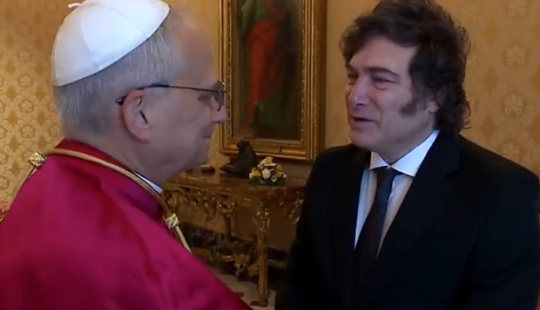 Milei fue recibido por el papa León XIV: visitará Argentina